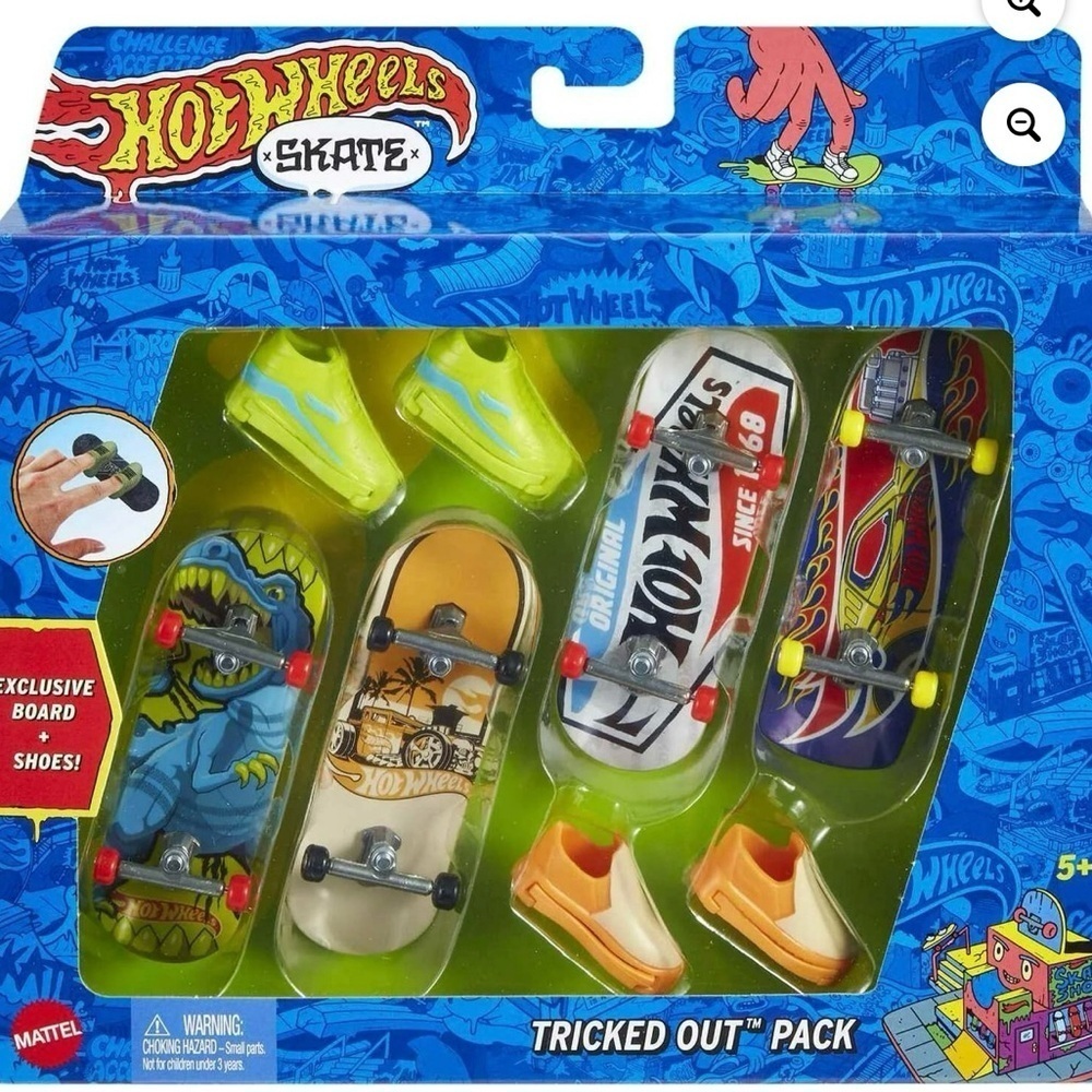 Hot Wheels Skate Set of 4 Fingerboards & 2 Sets of Skate Shoes